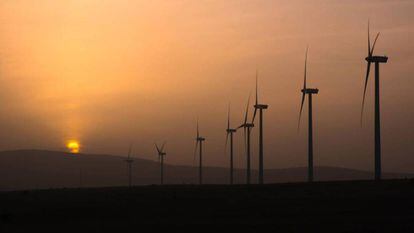 Wind turbines near Campisábalos.