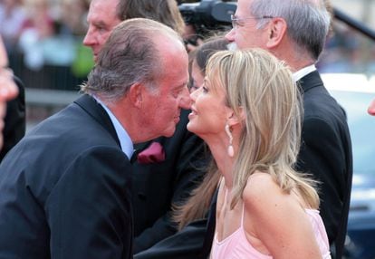 Juan Carlos I y Corinna Larson en Barcelona en 2006.