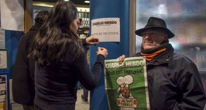 A sold-out sign at a newsstand in Dunkirk, France, where people rushed to buy Wednesday’s issue of ‘Charlie Hebdo.’