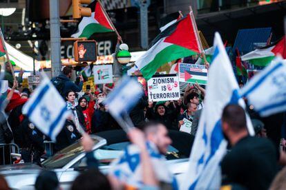 Pro-Israeli supporters confront people attending a demonstration to express solidarity with Palestinians in Gaza, in New York City, October 13, 2023.