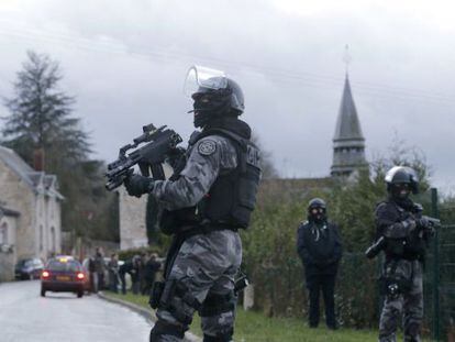 French elite forces search for terrorists last month following the attacks in Paris.