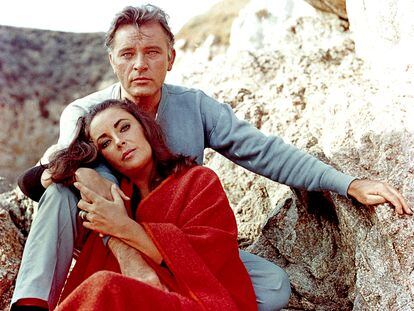 Elizabeth Taylor and Richard Burton on the set of 'The Sandpiper' in 1965. The couple got married and divorced twice.