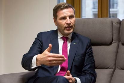 Estonia Defense Minister Hanno Pevkur speaking with EL PAÍS earlier this month at the European Council headquarters. 