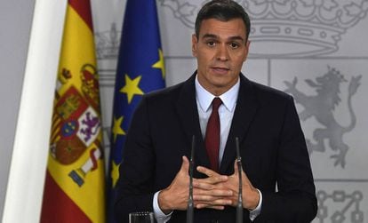 Pedro Sánchez speaks to the press on Thursday after the exhumation of Franco.