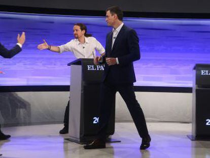 Albert Rivera (left), Pablo Iglesias and Pedro Sánchez exchange handshakes after the debate.