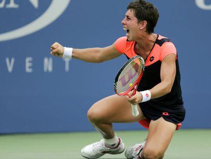 Carla S&uacute;arez beats Germany&#039;s Angelique Kerber to make the quarters of the US Open on Sunday. 
