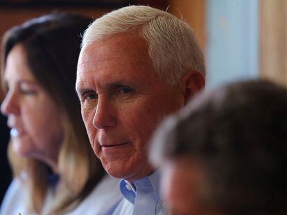 Republican presidential candidate former U.S. Vice President Mike Pence has lunch at Goody Coles BBQ Joint in Brentwood, New Hampshire, U.S., July 20, 2023.