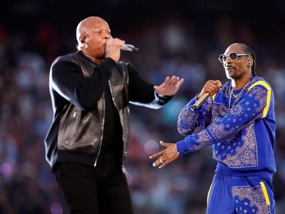 (l-r) Dr. Dre and Snoop Dogg during the halftime show of Super Bowl LVI at SoFi Stadium.