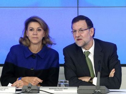 Mar&iacute;a Dolores de Cospedal and Mariano Rajoy, pictured on Monday.