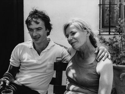 Martin Amis with his mother, Hilly Kilmarnock