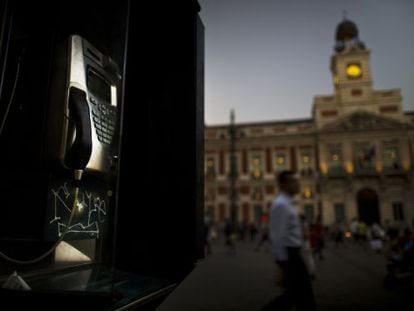 Phone booth 7313U in Madrid’s Puerta del Sol.