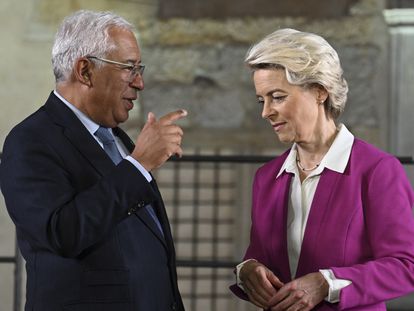Portuguese Prime Minister António Costa with the President of the European Commission, Ursula van der Leyen, during a EU summit in Prague.