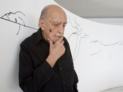 Niemeyer in his Copacabana studio in Rio in 2008