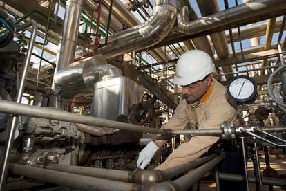 A worker at a Repsol refinery plant in Cartagena.