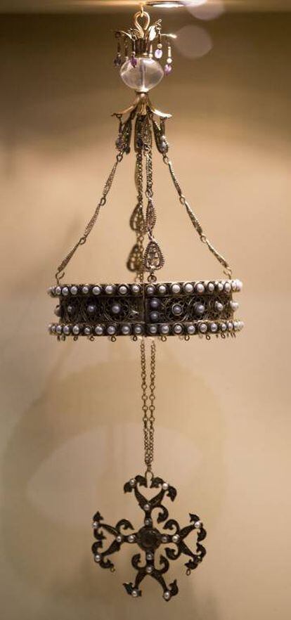 Reproduction of the Suintila crown, robbed in 1921, and now exhibited in the Guadamur museum.