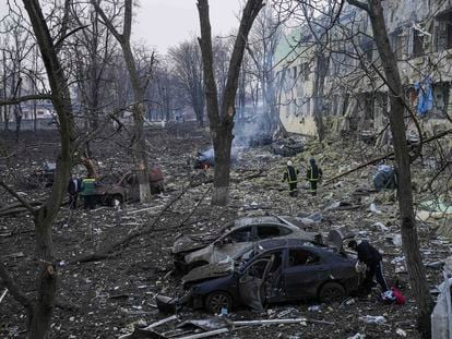 The devastation caused on Wednesday by the Russian attack on a maternity hospital in Mariupol, in southern Ukraine