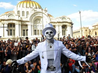 Some 250,000 people attended the first-ever Day of the Dead parade in Mexico City.