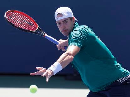 John Isner of the United States returns the ball to Michael Mmoh of the United States during their second round match at the US Open Tennis Championships at the USTA National Tennis Center in Flushing Meadows, New York, USA, 31 August 2023.