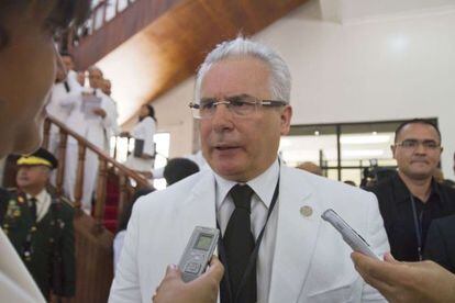 Judge Baltasar Garz&oacute;n speaks with reporters upon leaving at the end of the inauguration of President Danilo Medina at the National Congress in Santo Domingo on August 16.