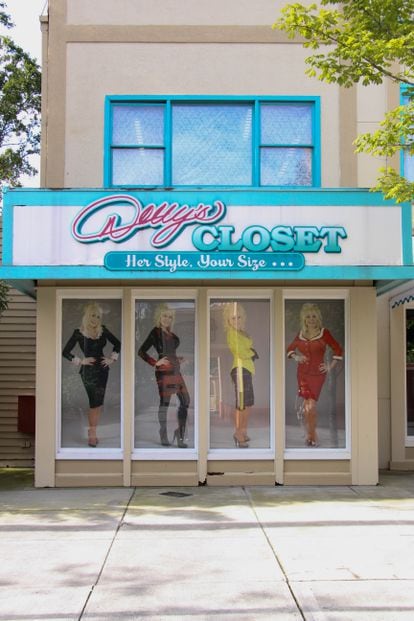 A store selling Parton-style outfits in Dollywood.