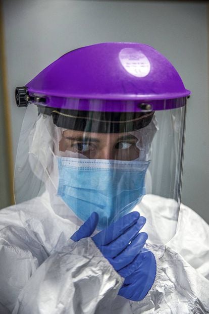 A healthcare worker in protective gear at La Paz. 