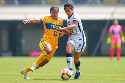 Stephany Mayor (L) and Dania Padilla vie for the ball during a game between Tigres and Pumas in Mexico City. 