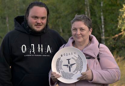 Plane crash survivor Larisa Savitskaya and Dmitri Suvorov, the director of the film ‘Одна’.