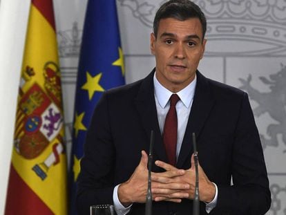 Pedro Sánchez speaks to the press on Thursday after the exhumation of Franco.