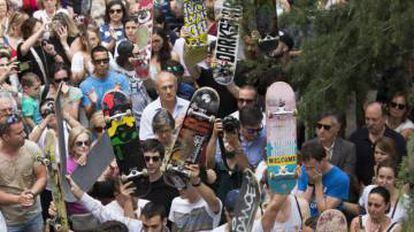 People pay homage to Echeverría in Madrid on Thursday.