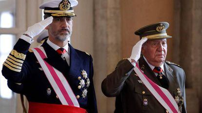 Felipe VI and Juan Carlos I during a military ceremony on January 6, 2018.