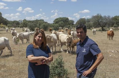 Miriam Talavera with Enrique Izquierdo, the coordinator of the School of 21st Century Shepherds.