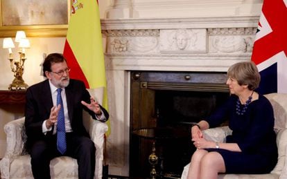 Mariano Rajoy and Theresa May in London on Tuesday.
