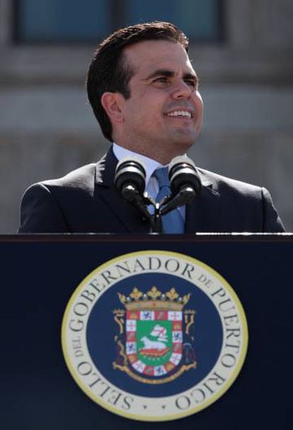 Rosselló speaking in San Juan.