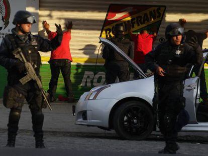 Federal police arrested on Sunday members of Los Caballeros Templarios drug cartel, including one leader &#039;El Toro.&#039;