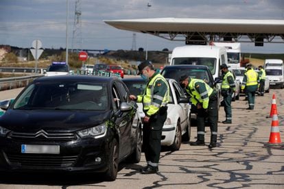 A police check in Madrid at Easter to ensure motorists were respecting the travel restrictions in place.