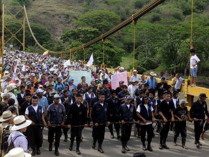 Hundreds of peasants in a demonstration in Bolombolo municipality, Antioquia.