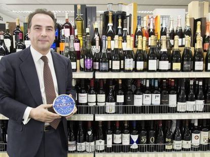 Owner Víctor Fernández shows off his gourmet products.