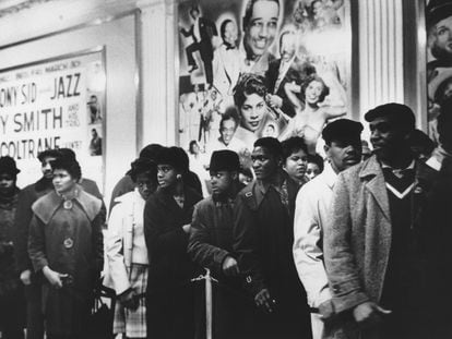 Spectators line up to enter the Apollo Theater in New York circa 1960.