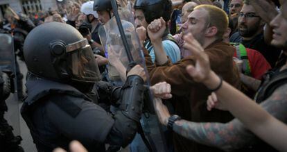 Confrontations between the police and the protesters in Barcelona.