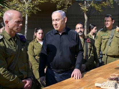 Netanyahu visiting troops deployed at the Reim base, near Gaza, in an image released by the Israeli Army.