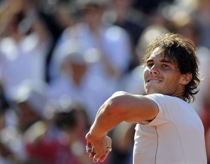 Rafael Nadal celebrates after beating Novak Djokovic in Friday&#039;s French open semifinal. 