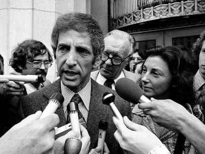 Daniel Ellsberg, co-defendant in the Pentagon Papers case, talks to media outside the Federal Building in Los Angeles, April 28, 1973.