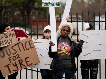 A group of demonstrators protest outside a police precinct in response to the death of Tyre Nichols in Memphis, Tennessee, on January 29, 2023.