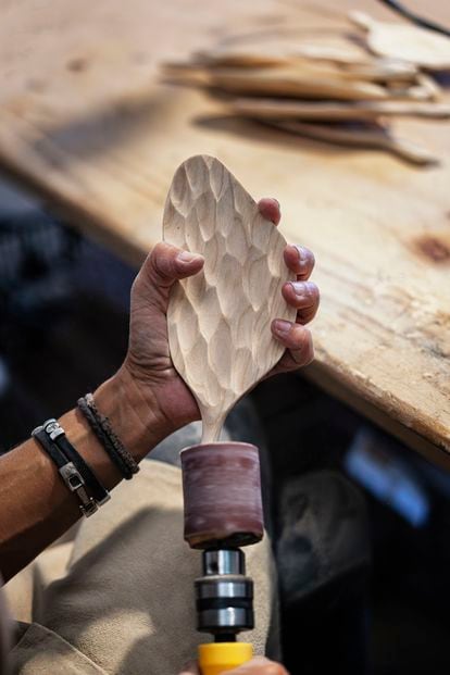 The sanding process to touch up a folium leaf bowl. 