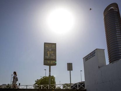 A Seville thermometer showing 48ºC on June 18.