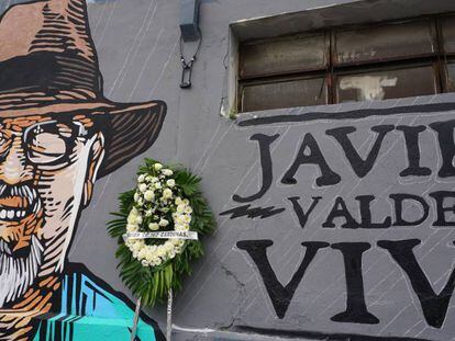 Graffiti and a wreath in memory of journalist Javier Valdez.