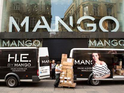Delivery of new stock at a Mango store in Istanbul.
