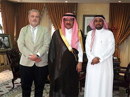 Chemist Damià Barceló with Saudi Prince Ahmed Bin Khaled Bin Abdullah Bin Abdul Rahman Al Saud (center) and Professor Naif Abdullah Al-Harbi, King Saud University, Riyadh; 2011. 