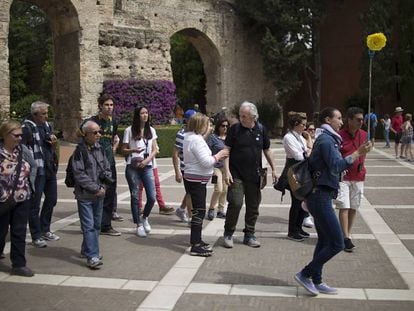 How many more tourists can Spain take?