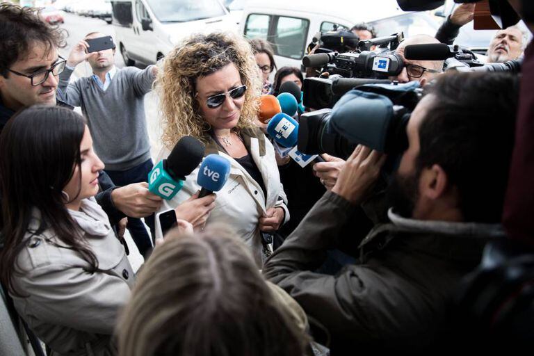 Diana López, the teen's mother, outside the courthouse.